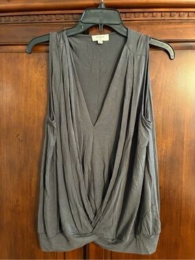 Women sleeveless drape banded hem top.